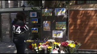 Russia-Ukraine War: Delhi में यूक्रेन दूतावास के बाहर छात्रों ने मारे गए लोगों को दी श्रद्धांजलि