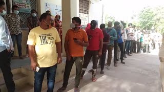 #Rajasthan: Sikar में टीकाकरण सेंटर पर फूटा लोगों का गुस्सा, गहलोत सरकार को सुनाई खरी-खरी !