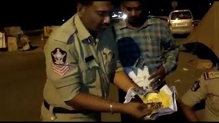 5 Crore Ke Gold Ki Smuggling | Hyderabad Se Andhra Ja Rahi Bus Mein Police Ne Ki Checking |