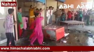 Women Destroyed Liquor Shop At Paonta Sahib