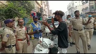 Mir Chowk Police VS Public During Vehicle Checking | HYDERABAD | SACH NEWS |