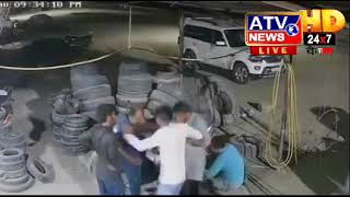 Jodhpur: पंचर की दुकान पर धरती फटी और समा गए 5 युवक, CCTV में कैद, देखें.......