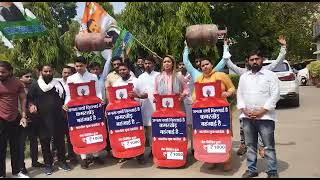 Iyc protest on puri residence on gas price