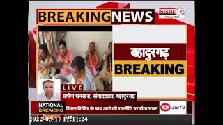 Bahadurgarh: क्रमिक भूख हड़ताल पर बैठे नगर परिषद के कर्मचारी, सरकार पर लगाया वादाखिलाफी का आरोप