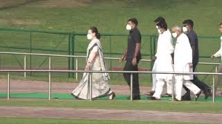 Congress President Smt. Sonia Gandhi offering floral tributes to the first PM of India, Pandit Nehru