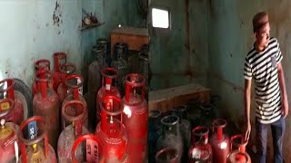 Illegal Gas Filling Station Par Police Ki Raid | Cylinders Hue Seize | Pahadi Shareef | SACH NEWS |