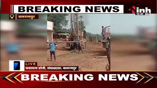 Balrampur || INH 24X7 की खबर का असर, आसनपानी गांव में हैंडपंप का हो रहा खनन