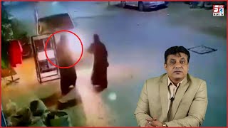 Rash Drive CCTV Footage | Car Driver Ne Ek Ladki Ko Di Takkar | Old City Hyderabad | SACH NEWS |
