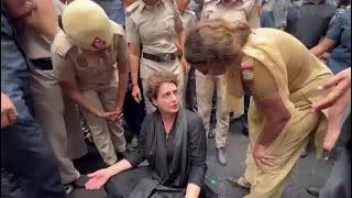 भाजपा के निरंकुश शासन मे बेलगाम हुई महंगाई के खिलाफ सत्याग्रह पर बैठीं Priyanka Gandhi