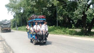 स्कूली वाहन ई रिक्शा पर नहीं लगी रोक, बच्चों के साथ हो रहा खिलवाड़