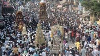 Ayodhya : इमाम हुसैन की शहादत को मुस्लिम समाज ने किया याद, निकाला गया ताजियों का जुलूस