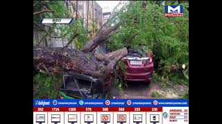Surat ના રાંદેરમાં વૃક્ષ ધરાશાહી થતા કાર અને રિક્ષાને નુકશાન | MantavyaNews