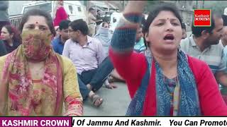 Kashmiri migrant pandiths protested against killing of Kashmiri pandith in Shopian.