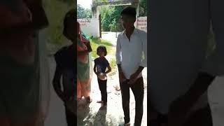 यूपी: अयोध्या के सरकारी स्कूल में बच्चों को नमक चावल खिलाया गया । viral Video । up news ।