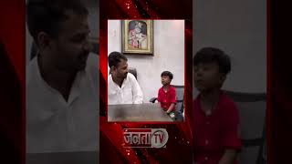 छोटे बच्चे ने Tej Pratap Yadav के सामने की Lalu Yadav की मिमिक्री, Video Viral