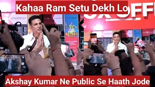 Akshay Kumar Ne Public Se Jode Haath Kahaa Ram Setu Dekh Lo At Gaiety Galaxy Theatre