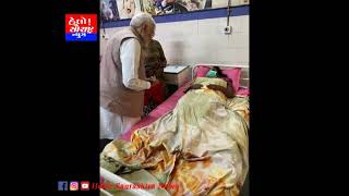 વડાપ્રધાન નરેન્દ્ર મોદીએ મોરબી હોસ્પિટલમાં મૃતકોના પરિવારને સાંત્વના પાઠવી