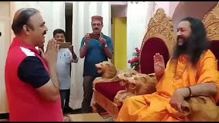 Marathi actor Makarand Anaspure visits Paroda Math in Betora, takes blessings of Swamiji
