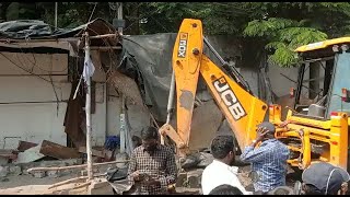Illegal Construction On Footpaths Demolished By GHMC In Hyderabad | SACH NEWS |