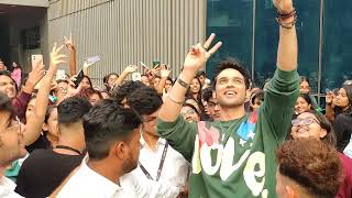 Parth Samthaan Sweet Geture For Fans - Kaisi Yeh Yaariaan S4 Promotion