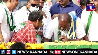 HD Kumaraswamy : ಅಂಧನಿಗೆ HDK ಎಷ್ಟು ದುಡ್ಡು ಕೊಟ್ರು ನೋಡಿ..| Mysuru | News 1 Kannada