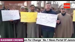 Congress leader Altaf Malik held protest at Achabal  against huge power crisis in Rafiabad