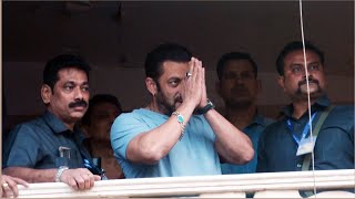 Salman Khan Ne Fans Ke Samne Jode Haath, 57th Birthday Ke Din Fans Se Milne Aaye Salman, Galaxy