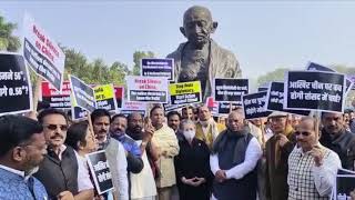 गांधी प्रतिमा के सामने कांग्रेस का विरोध प्रदर्शन, संसद में चीन पर चर्चा की माँग- Mallikarjun Kharge