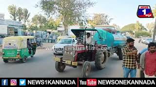 Snake Incident : ರಸ್ತೆ ಮಧ್ಯೆ ಹಾವಿಗೆ ದಾರಿ ಮಾಡ್ಕೊಟ್ಟ ಜನ..! | News 1 Kannada | Mysuru