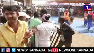 ಭಕ್ತರನ್ನ ಕಂಟ್ರೋಲ್​ ಮಾಡೋಕೆ ಪೊಲೀಸರು ಸುಸ್ತೋ ಸುಸ್ತು..| News 1 Kannada | Mysuru