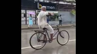 A video of an elderly man riding a #bicycle in the coolest way has gone #viral