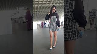 Jasmin Bhasin looks absolutely pretty in this dress as she gets spotted at the airport !