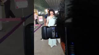 #kanganaranaut Spotted At Mumbai Airport #kangnaranaut #kanganaranuat #kangana_ranaut