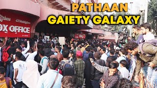 Pathaan Craze, Shahrukh Khan Fans Ka Gaiety Galaxy Me Hungama