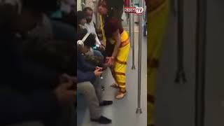Noida Metro में घुसी भूल-भूलैया की मंजुलिका, यात्रियों को डराते हुए का वीडियो वायरल | Manjulika