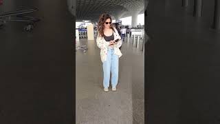 #kritikharbanda Spotted At Mumbai Airport