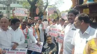 Karnataka की जनता का Adani-PM Modi पर फूटा गुस्सा। सड़कों पर निकाला Gautam Adani का जुलूस।
