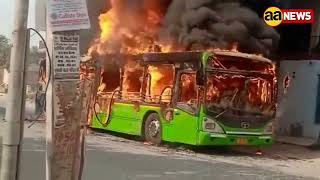 कंझावला से लाडपुर रोड़, DTC बस में आग। गनीमत रही कोई घायल नही। Root No114 #aa_news #dtc #shorts