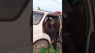 #वीडियो वायरल#एमपी पुलिस का अमानवीय चेहरा,#मोरेना में बुजुर्ग महिला को घसीटकर ले गए गाड़ी में।