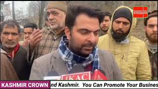 The residents of Palhallan Pattan of North Kashmir's Baramulla district protest against PDD