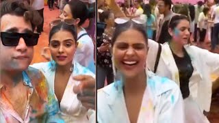Priyanka Ne Apne Doston Ke Sath Kheli Holi, Dekhiye Video