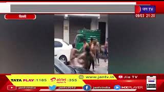 Delhi News | डांस कर रहे लोगों को पीसीआर वैन ने मारी टक्कर, वीडियो सोशल मिडिया पर जमकर वायरल