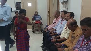 #MustWatch- Daring senior citizen lady gives mouthful to authorities during Prashasan Tumchya Dari