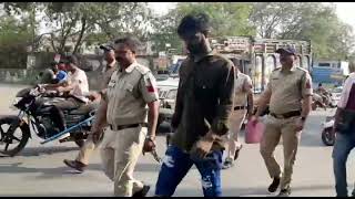 खंडवा: फाग यात्रा के दौरान चाकूबाजी के आरोपी को पुलिस ने किया गिरफ्तार, पुलिस ऐसे लेकर पहुंची कोर्ट