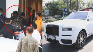 Apni 10 CRORE Ki Car Me Shahrukh Khan, Suhana Khan Spotted At Airport