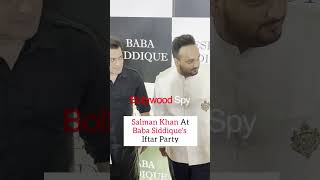 Salman Khan's Grand Entry At Baba Siddique's Iftar Party 2023