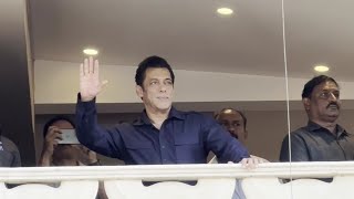 Salman Khan Meeting His Fans Outside Galaxy On Eid 2023 - Kisi Ka Bhai Kisi Ki Jaan