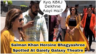 Kya Bhagyashree Pahunchi Salman Khan Ki Film Kisi Ka Bhai Kisi Ki Jaan Dekhne Gaiety Galaxy Theatre?