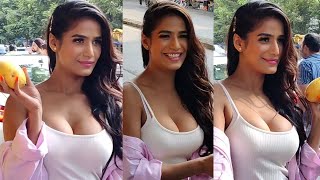 Poonam Pandey Spotted In Andheri For Mango Shopping