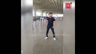 Amyra Dastur को Impress करने के लिए Akshay Kumar बना शख्स ! Airport पर करने लगा Dance
